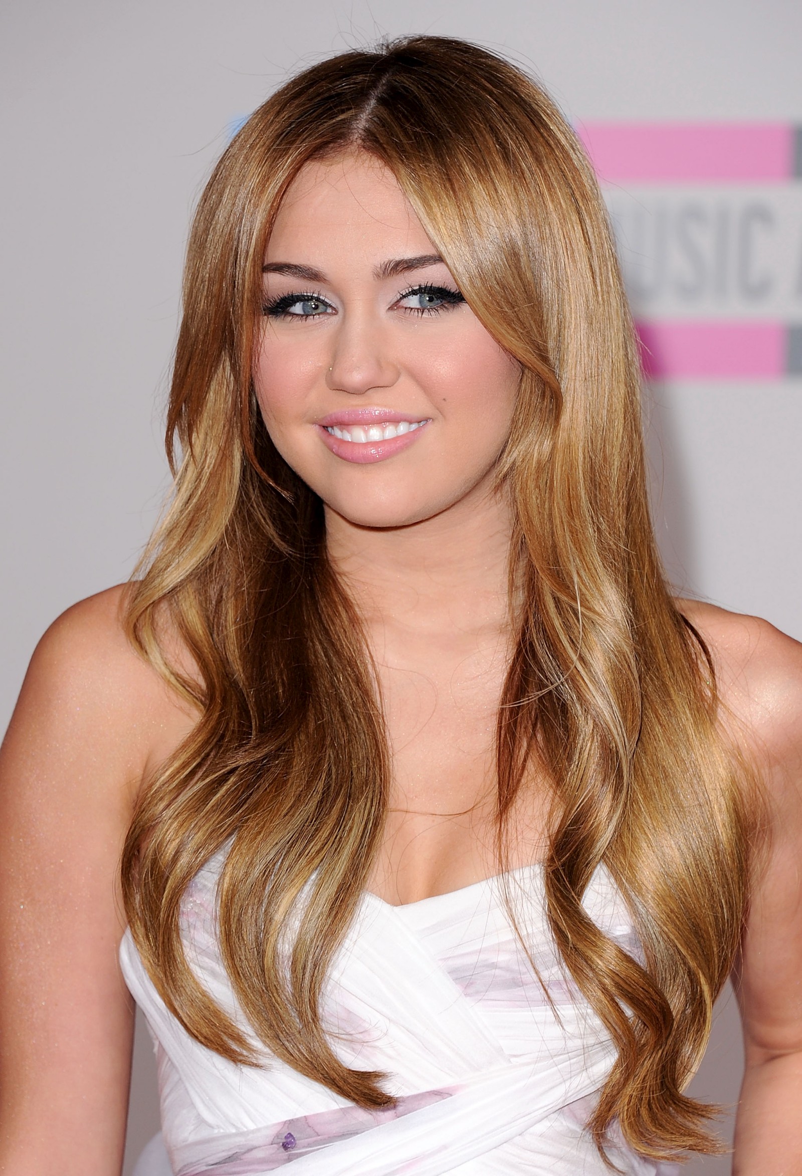 miley-cyrus-ama-2010-008