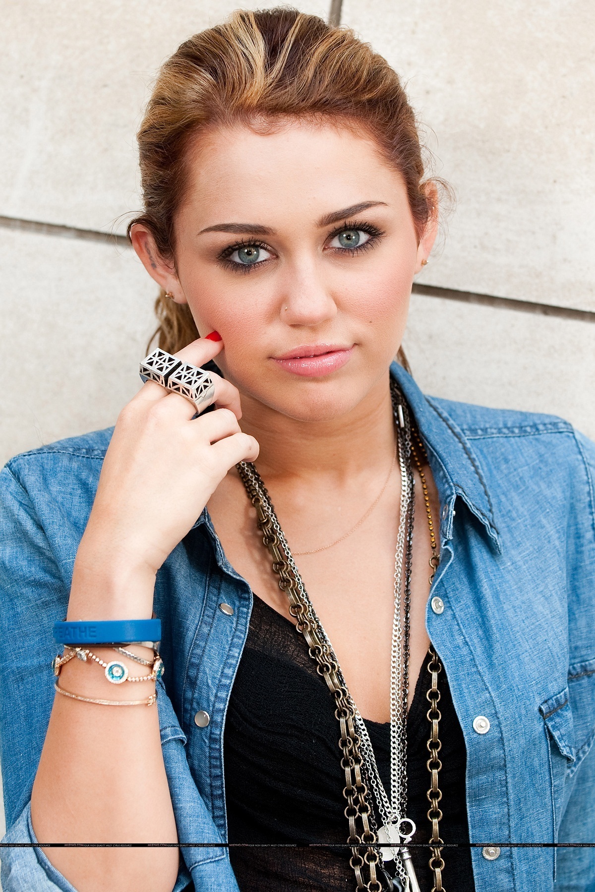 Miley-Photo-miley-cyrus-17271247-1200-1799