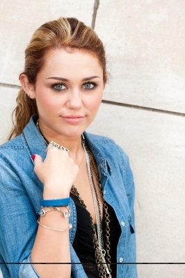 Miley_Nazanin-miley-cyrus-14445725-266-400